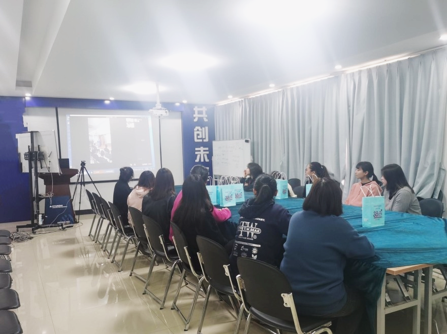 知禮儀 塑形象 打造職業女性新標桿